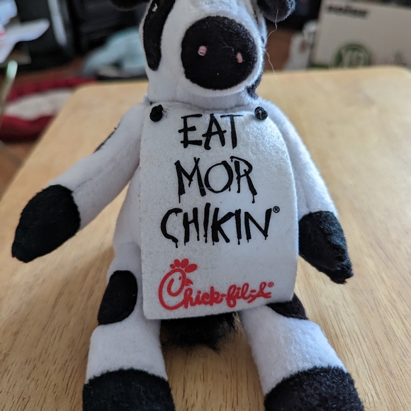 2005 Chick Fil A Cow Eat Mor Chikin More Chicken 8” Plush Stuffed Animal - Picture 2 of 6